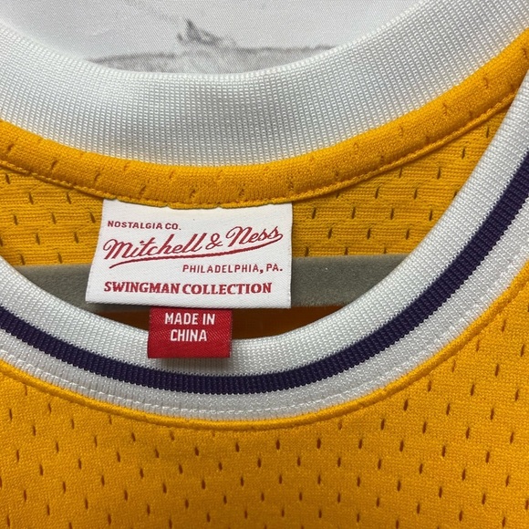 Los Angeles Lakers Magic Johnson Mitchell & Ness Retired Player Jersey - Picture 8 of 9